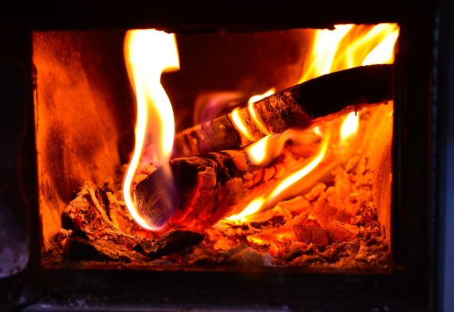La combustion du bois : un processus en trois temps